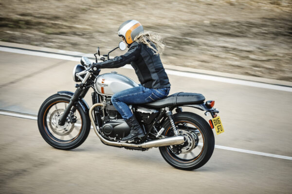 Triumph Street Twin 2016 Aluminum Silver ride