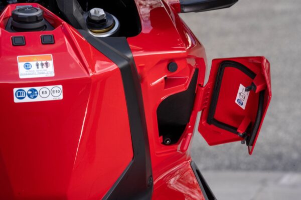 Honda X-ADV 2021 front storage