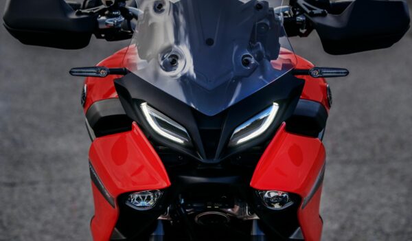 Yamaha Tracer 9 2024 Redline headlight