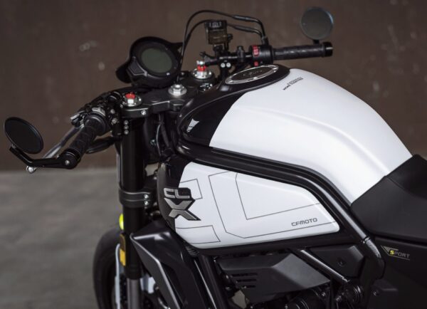 CFMoto 700CL-X Sport 2022 cockpit