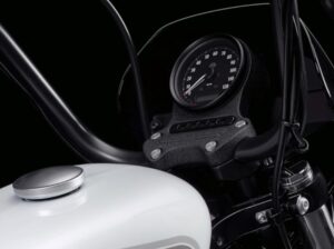 Harley-Davidson Iron 1200 dashboard