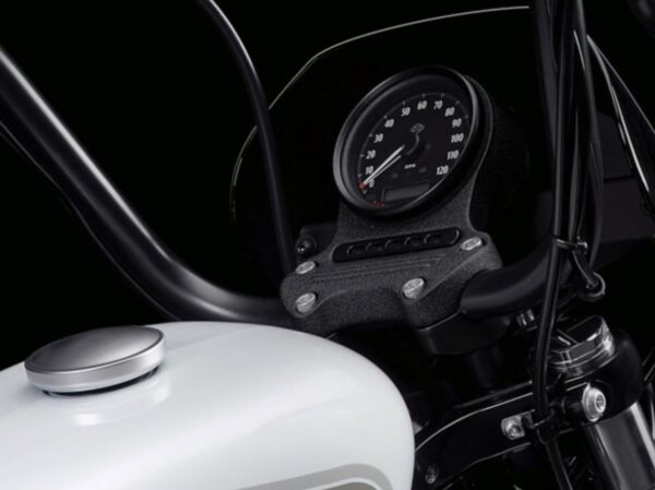 Harley-Davidson Iron 1200 dashboard