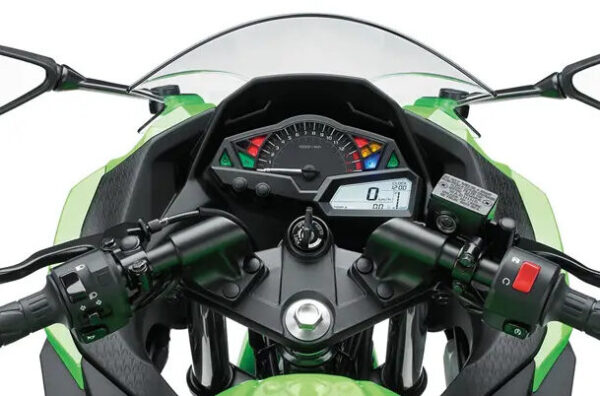 Kawasaki Ninja 300 2017 dashboard cockpit