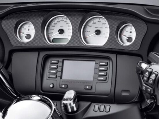 Harley-Davidson Street Glide 2022 dashboard carbon trim