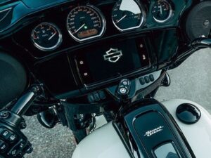 Harley-Davidson Street Glide ST 2023 dashboard