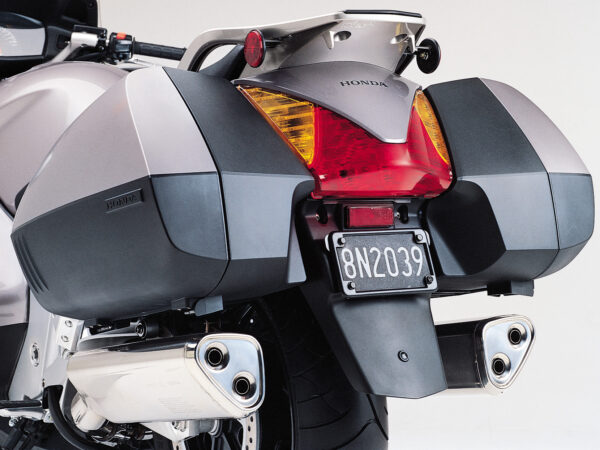 Honda ST1300 Pan European 2003 back