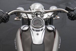 Harley-Davidson Softail DeLuxe 2018 dashboard