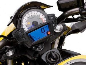 Kawasaki ER-6N 2012 yellow dashboard