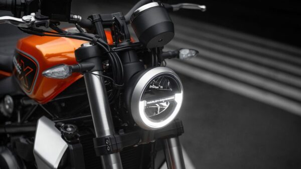Harley-Davidson X 350 2024 Dynamic Orange headlight