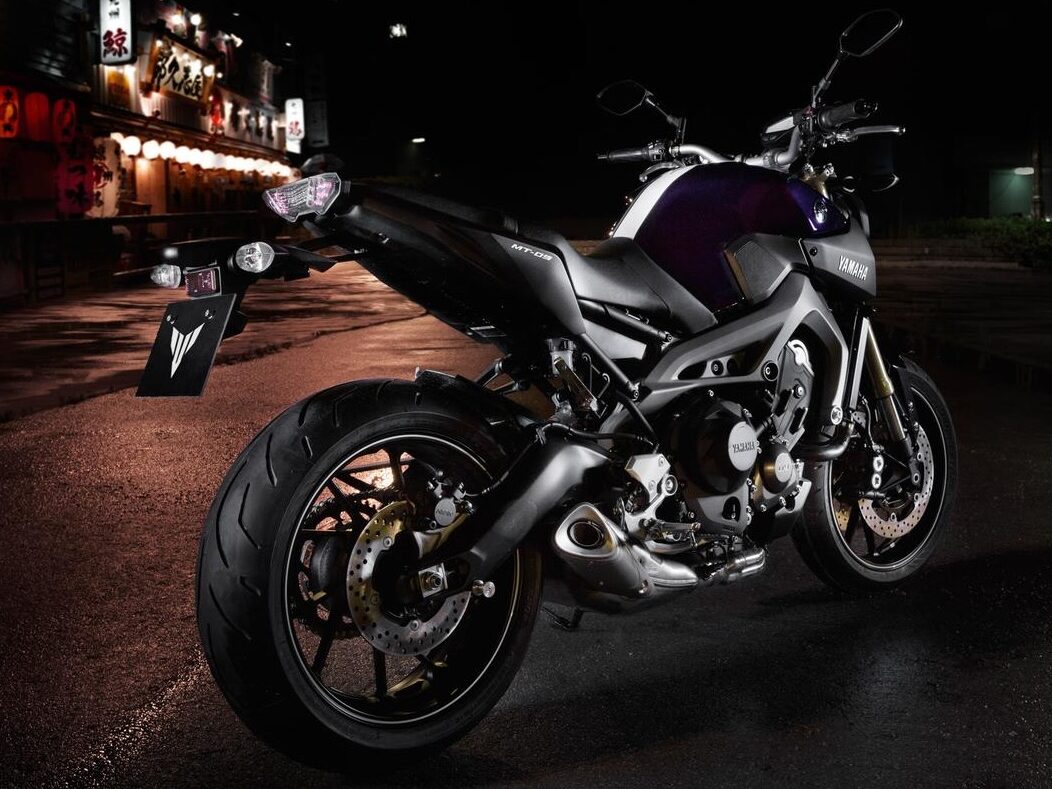 Yamaha MT 09 FZ 09 2014 2016 Specs and ergonomics