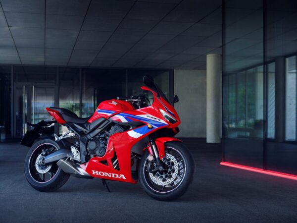Honda CBR650R 2024 red front
