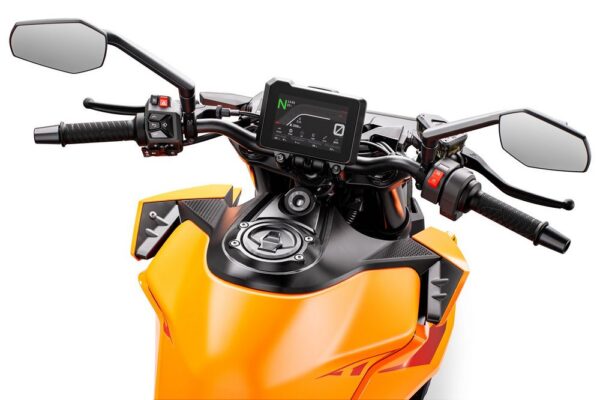 KTM 990 Duke 2024 cockpit