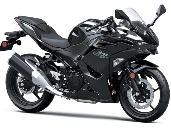 Kawasaki Ninja 500 2024 front