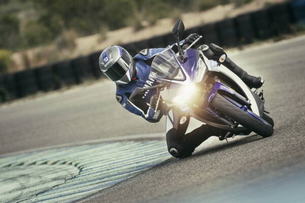Yamaha YZF-R3 2015 cyclops headlight
