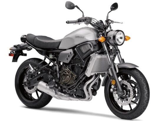 Yamaha XSR700 2018 silver front
