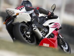 Yamaha YZF-R6 2006 back