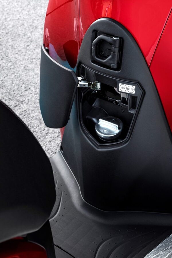 Honda SH125i 2020 fuel cap and hook