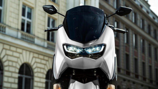 Yamaha NMAX 125 2023 Milky White headlight
