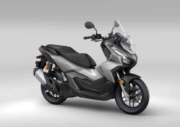 Honda ADV160 2024 Pearl Smoky Gray front