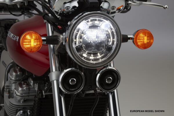 Honda CB1100 EX 2017 Candy Prominence Red headlight