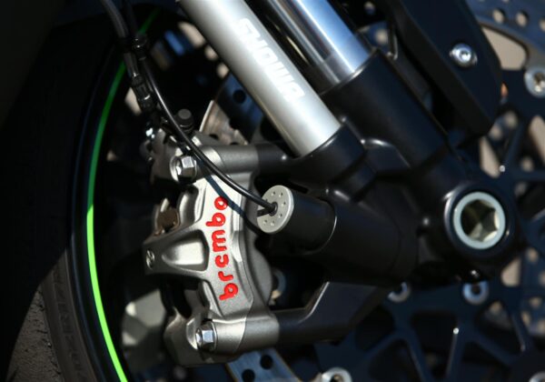 Kawasaki Ninja ZX-10R SE 2018 fork detail