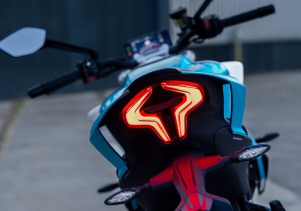 CFMoto 450NK 2024 Zephyr Blue tailight