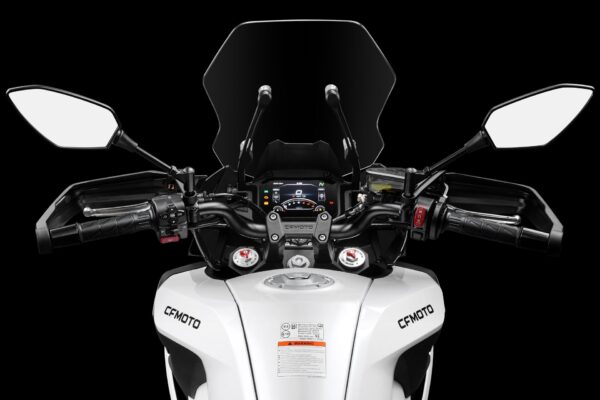 CFMoto 700MT 2023 Nebula White cockpit