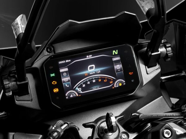 CFMoto 700MT 2023 dashboard