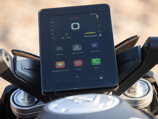 CFMoto 800NK Advanced 2023 dashboard
