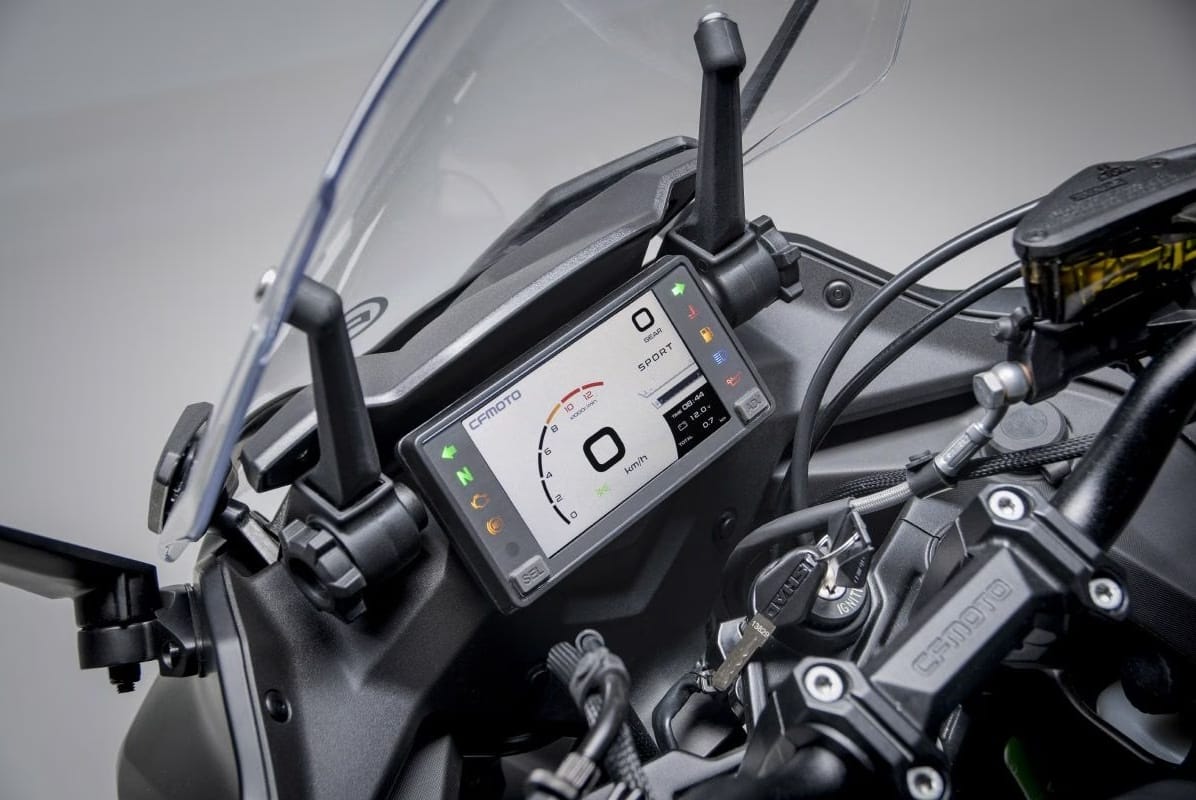 CFMoto 650GT 2019 dashboard2