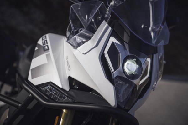 CFMoto 650MT 2023 headlight