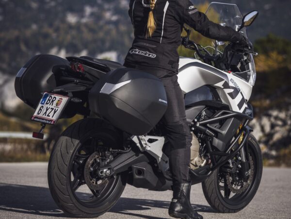 CFMoto 650MT 2023 back