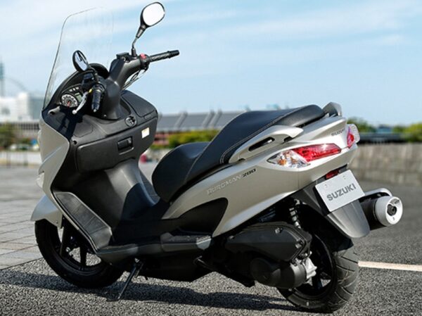 Suzuki Burgman 200 2020 silver back