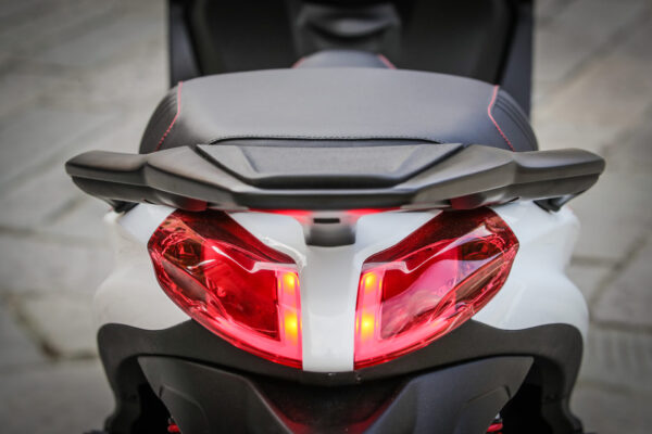 Piaggio Medley 125 150 2020 taillight