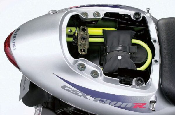 Suzuki GSX1300R Hayabusa 2005 under seat storage