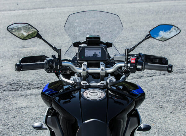 Yamaha Tracer 900 GT 2018 headlight and cockpit