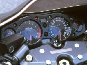 Suzuki GSX1300R Hayabusa 1999 dashboard
