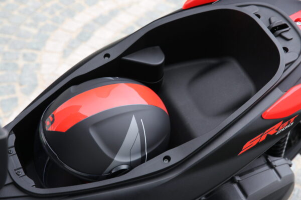 Aprilia SR GT 200 2022 under seat storage helmet