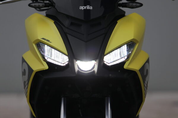 Aprilia SR GT 200 2022 headlight