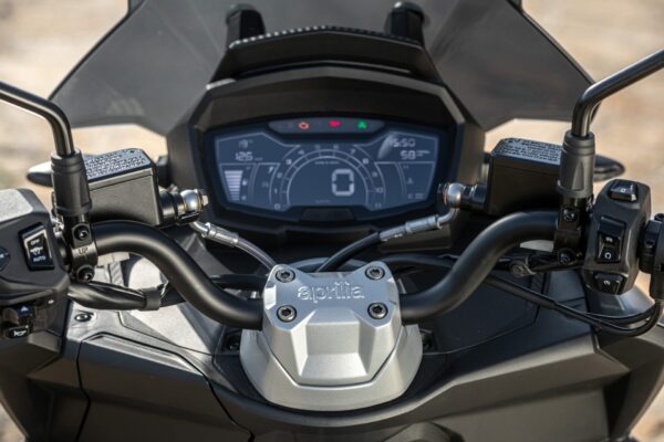 Aprilia SR GT 125 2022 cockpit
