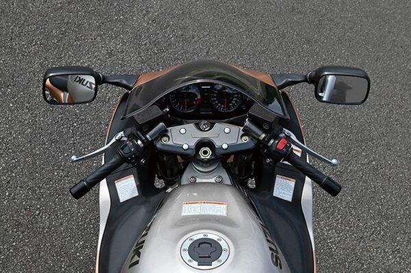 Suzuki GSX1300R Hayabusa 1999 cockpit