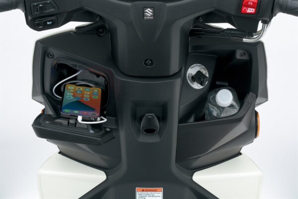Suzuki Avenis 125 2023 front storage USB port