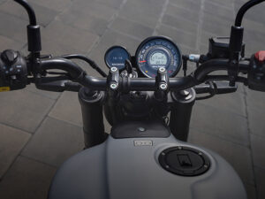 Royal Enfield Guerrilla 450 2024 dashboard plus tripper