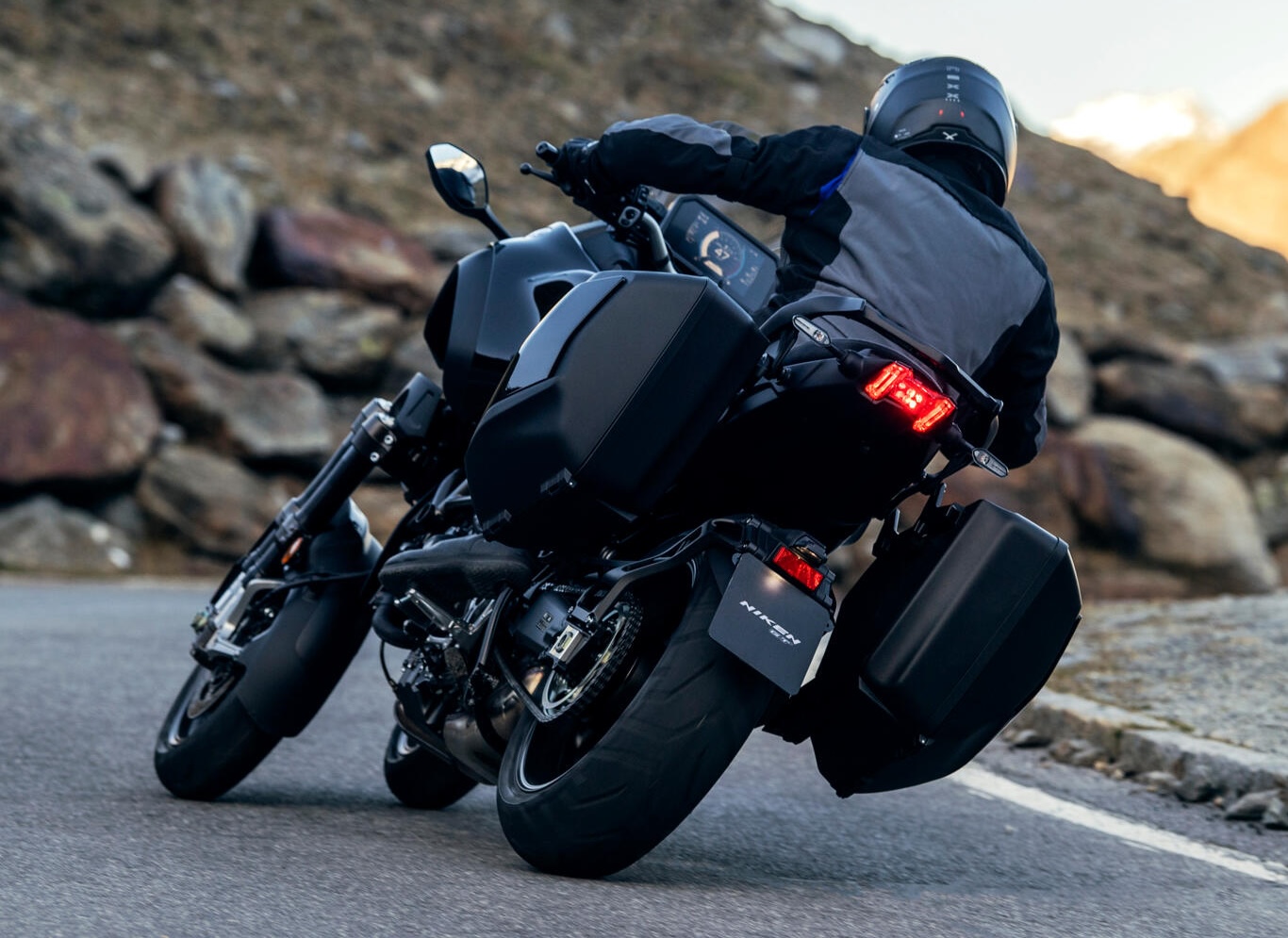 Yamaha niken 700 discount
