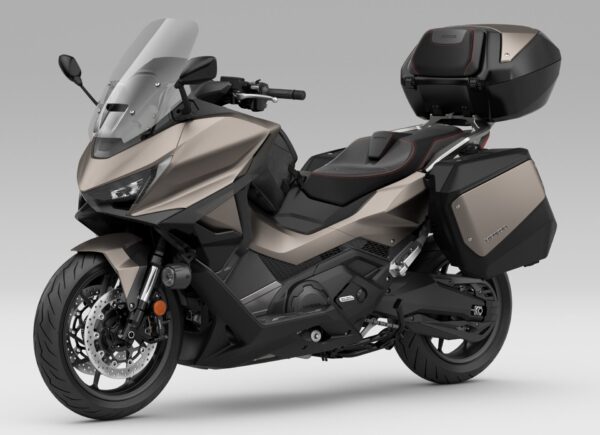 Honda Forza 750 2025 Mat Warm Ash Metallic accessorized