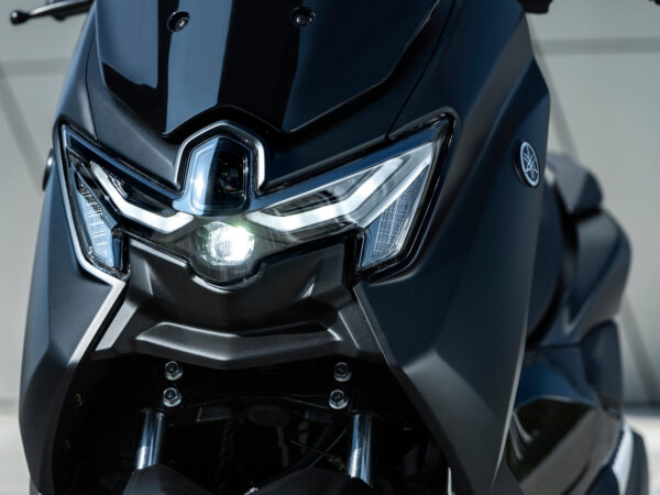 Yamaha NMAX 125 2025 Icon Black headlight