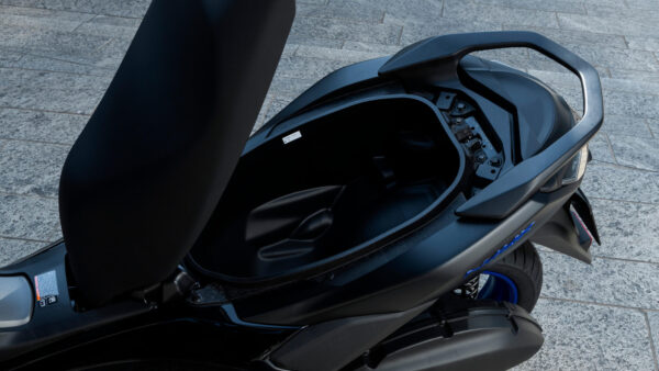 Yamaha NMAX 125 2025 Icon Black under seat storage