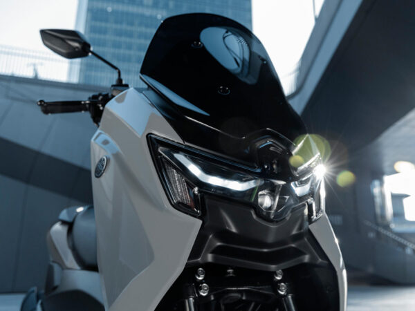 Yamaha NMAX 125 Tech Max 2025 Ceramic Grey headlight