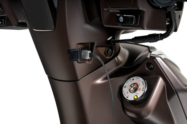 Kymco People S 125 2021 Marron Moka USB port