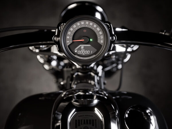 Harley-Davidson Breakout 2025 Midnight Firestorm dashboard